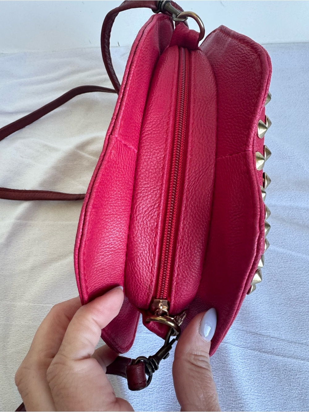 Jingpin red studded lips purse mwah faux leather adjustable strap rockabilly kis - Picture 9 of 13